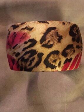 TASHA CHIC HANDMADE SILK & SUEDE RED LEOPARD WIDE BANGLE BRACELET 40B